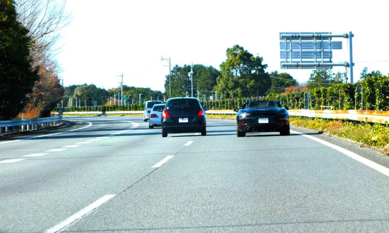 車線変更怖い