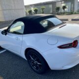 ロードスター(ND型)ホワイトの後ろ斜めからの写真