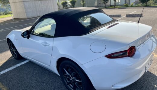 ロードスター（ND型）ホワイトの後ろ斜めからの写真