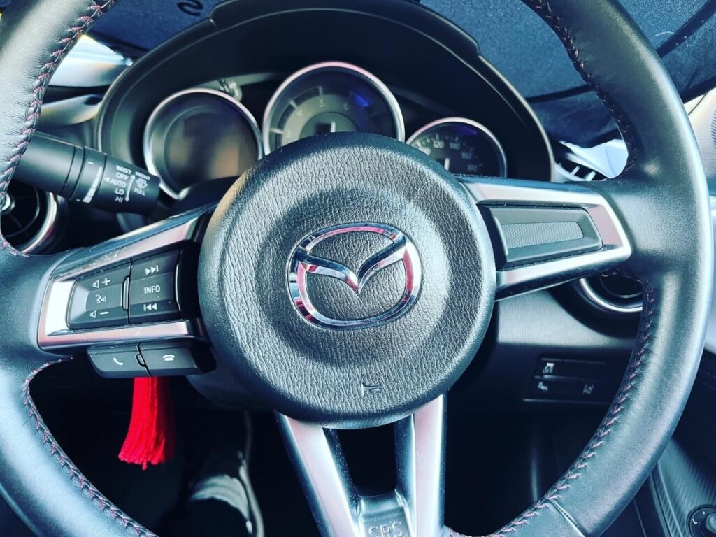 マツダ車のハンドル
