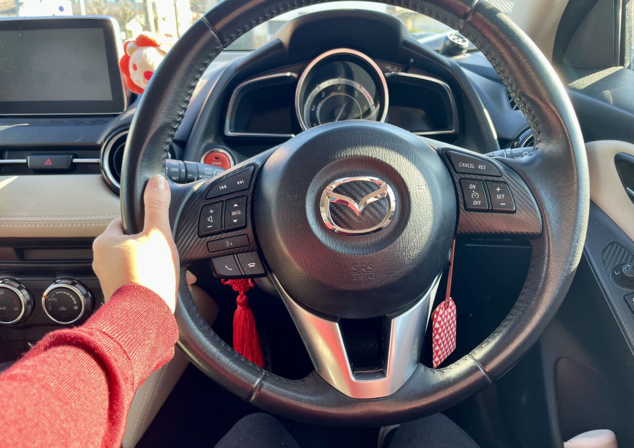 デミオの運転席