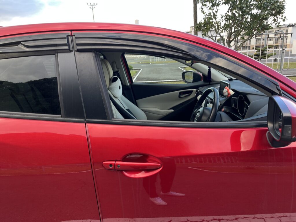 JAF講習で行われた車の死角確認の実習