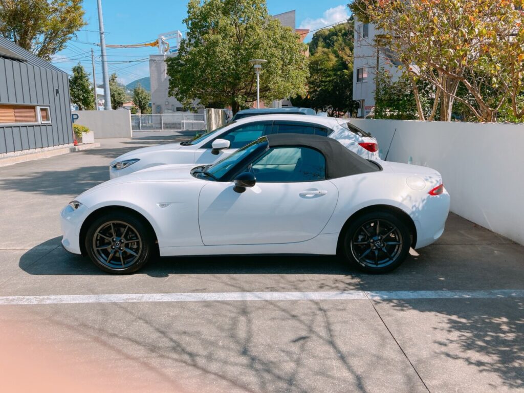 納車したばかりのロードスターのサイド