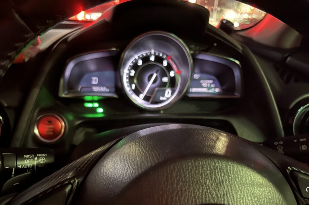 雨の夜の道路状況